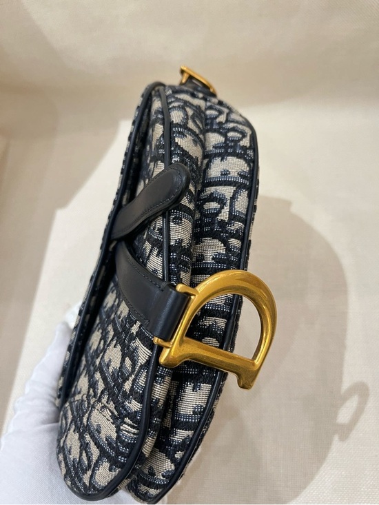 Like New Dior Navy & Ivory Oblique Mini Saddle Bag with Gold 'D' Charm 2020 - Picture 5 of 8